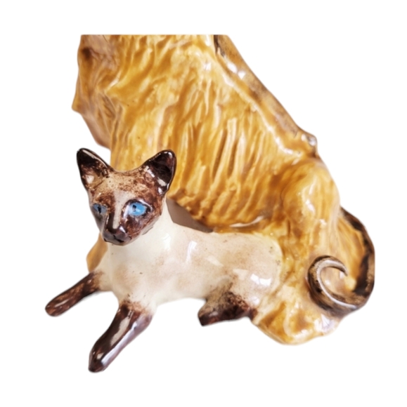 Designs in Clay Afganhound Looking Down at a Siamese Cat Signed by Donna Eddy - Picture 6 of 11